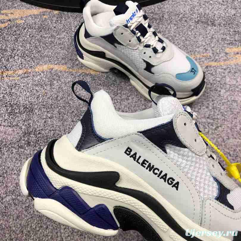 Men/Women Balenciaga Triple S Sneaker Grey