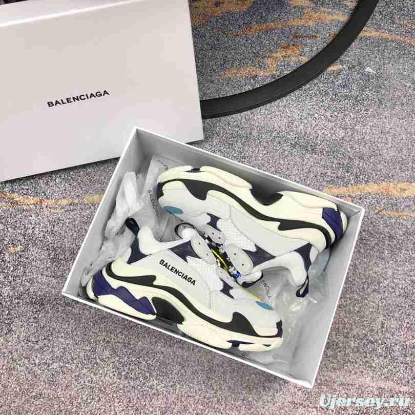 Men/Women Balenciaga Triple S Sneaker Grey