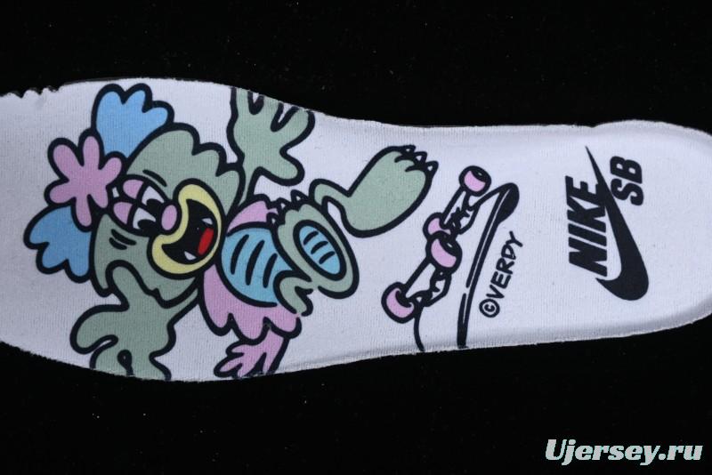 Nike SB Dunk Low Verdy x Nike Visty Collaboration Sneakers - FN6040-400