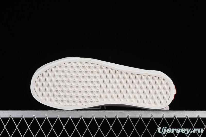 Vans Old Skool Reissue 136 Low-Top Skate Shoes with Detachable Cushioned Insole - VN000MT6KIG