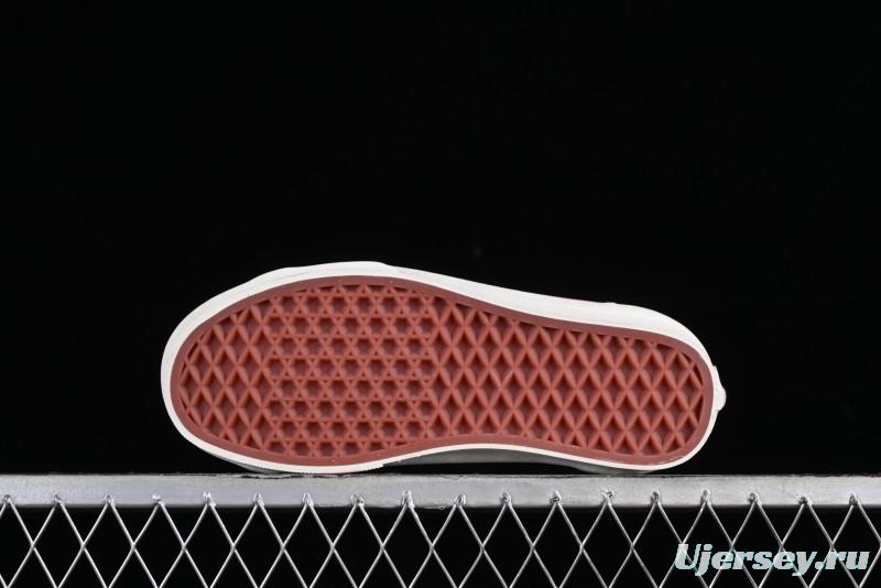 Vans Style 36 Low-Top Skate Shoes with Embroidered Details in Cream - VN000CRPGRN