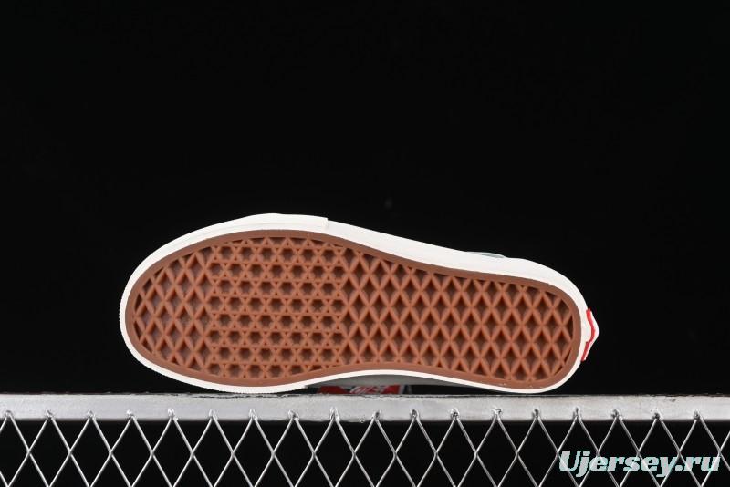 Vans Old Skool Low-Top Retro Skate Shoes in Black & White - VN0A5KRXBA2