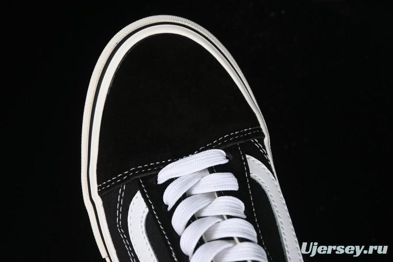 Vans Old Skool Low-Top Retro Skate Shoes in Black & White - VN0A5KRXBA2