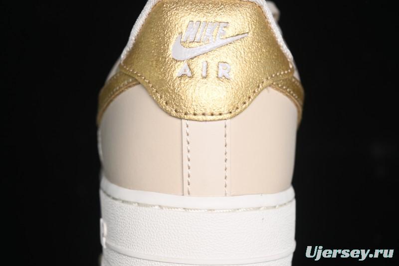 Nike Air Force 1 '07 Low Top Sneakers with Full-Grain Leather and Air Cushion - DQ7569-102