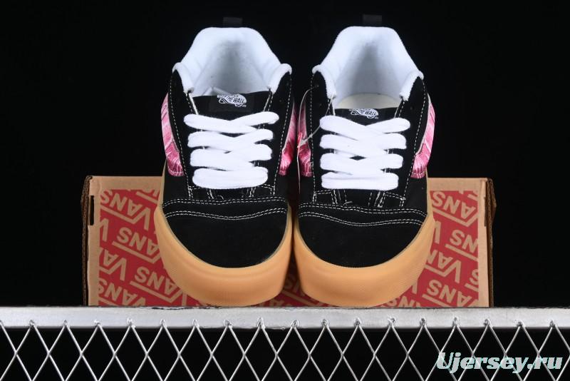 Vans Classics Knu Skool Vulcanized Skate Shoes in Black & Pink - VN0014QC0BV