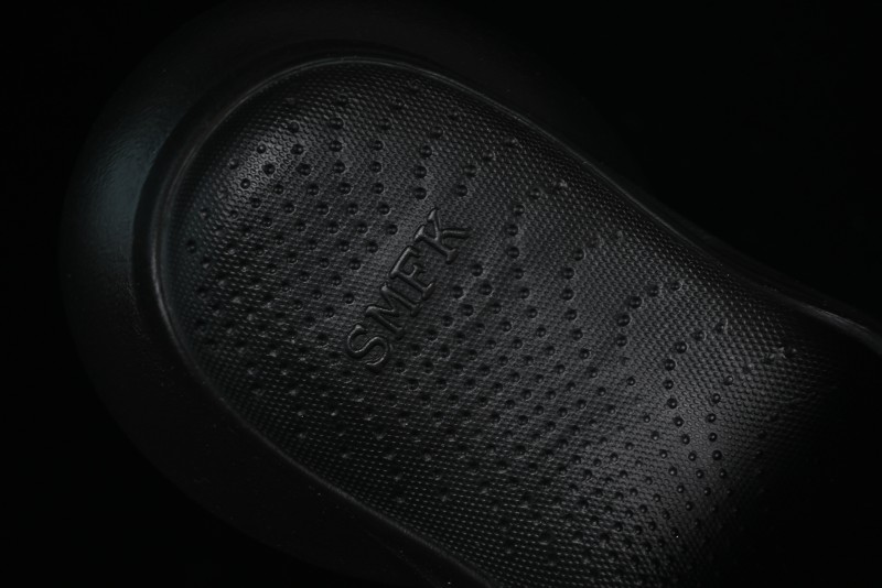 SMFK COMPASS Embossed One-Word Platform Slides - E9066