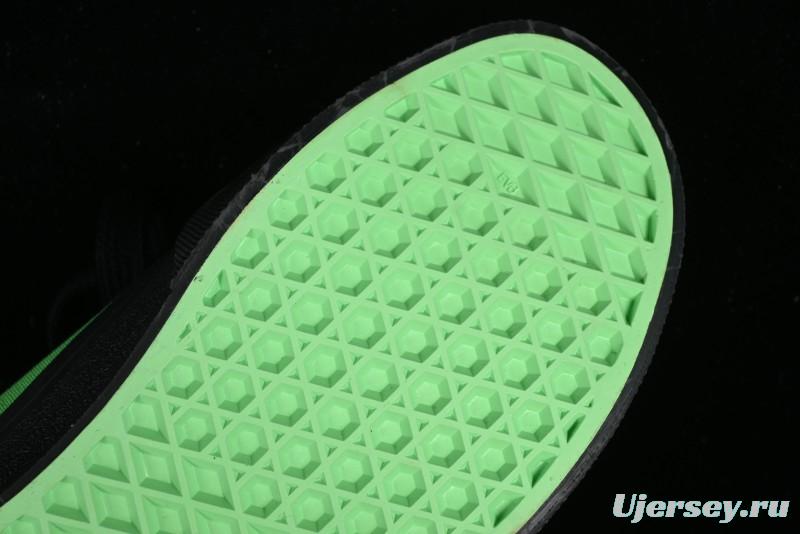 Vans Classics Knu Skool Retro Sneakers with Thickened Tongue and Enlarged Toe - VN0009QCSWE