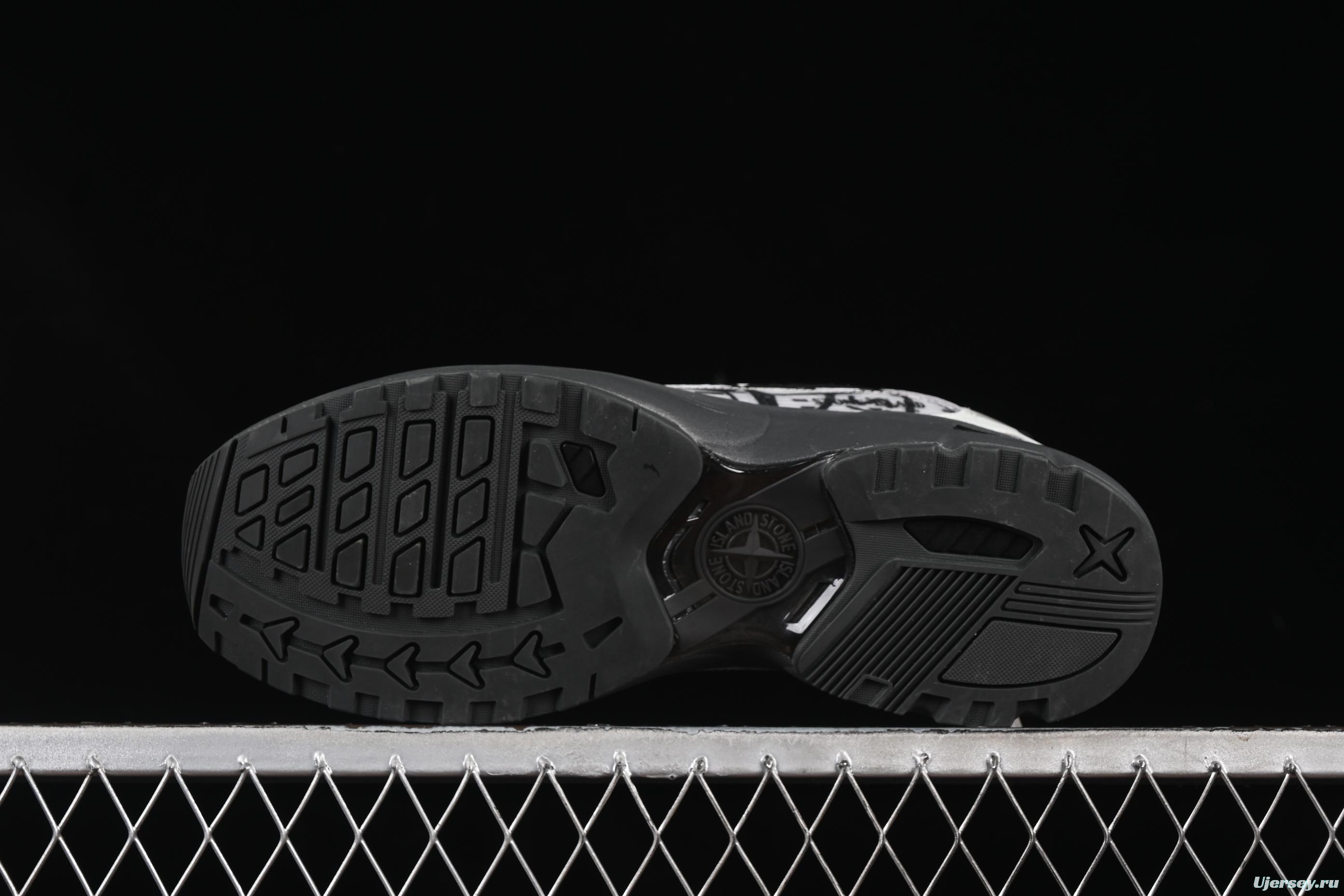 Stone Island Grime Panelled Low-Top Lifestyle Sneakers in Dark Brown - MO78FWS0303