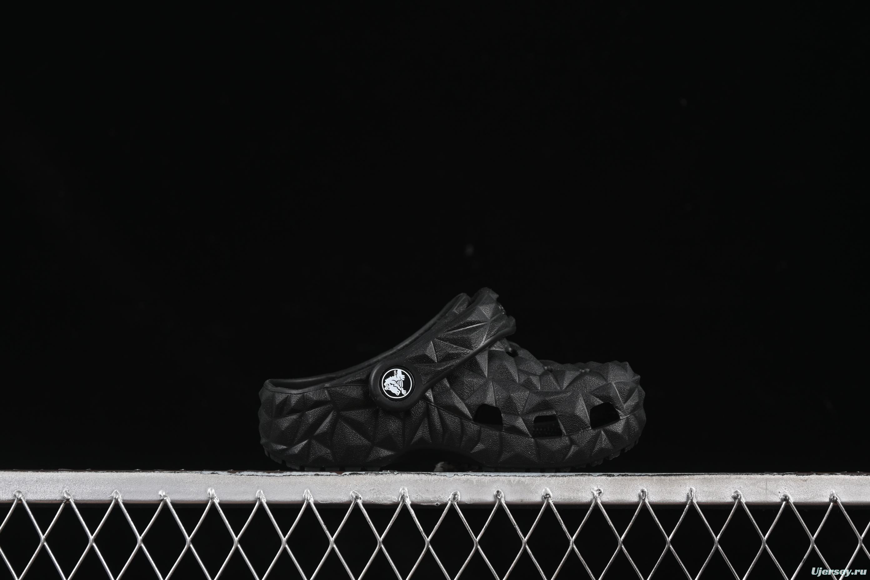 Crocs Classic Clog Kids Lightweight Slip-Resistant Clog with Ventilation Holes - B.D4