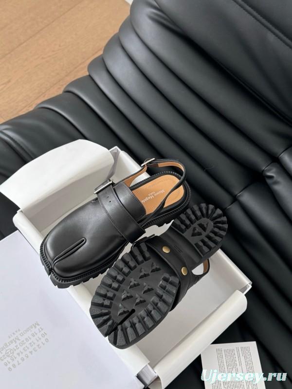2025 Women MM6 Black Leather Sandals Tabi KFY00310