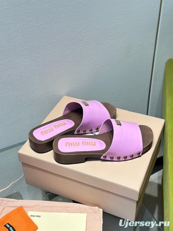 2025 Slippers Miumiu Purple Patent Leather Slippers KFY00230