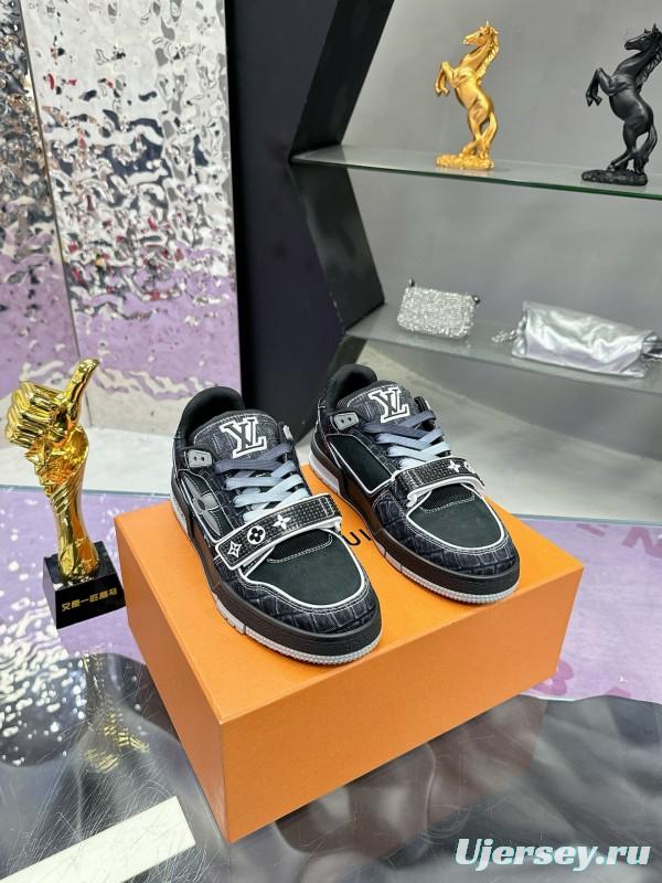 2024 Men Louis Vuitton Black White Leather Suede LV Trainer Sneakers
