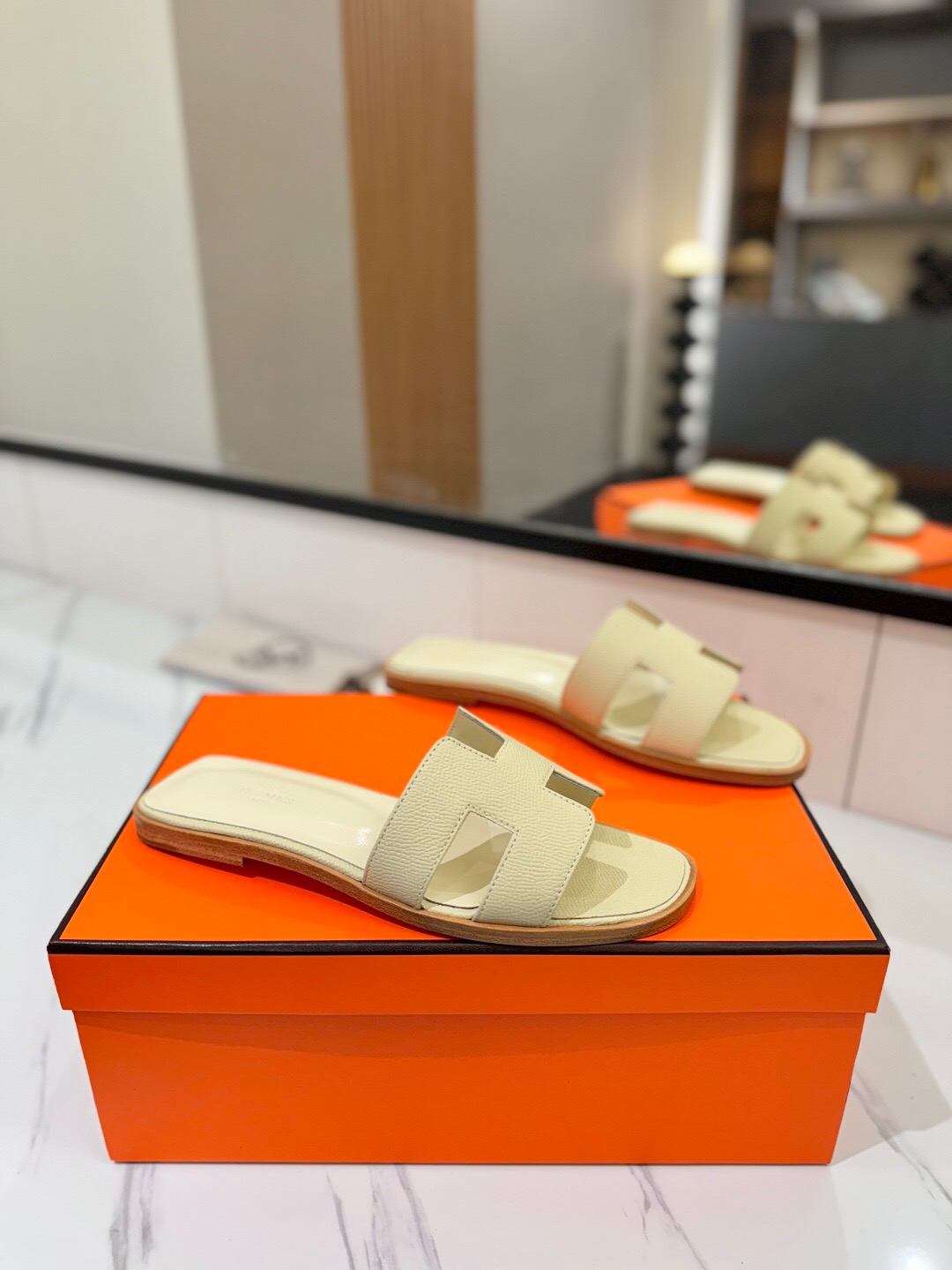 2025 Women Hermès Beige Leather Slippers