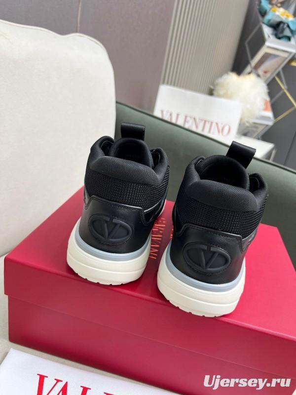 2025 Unisex Valentino Black Leather Sneakers LY00390