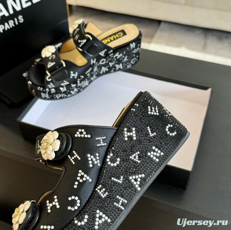 2025 Women Chanel Black PEARL Leather Slippers LY00330
