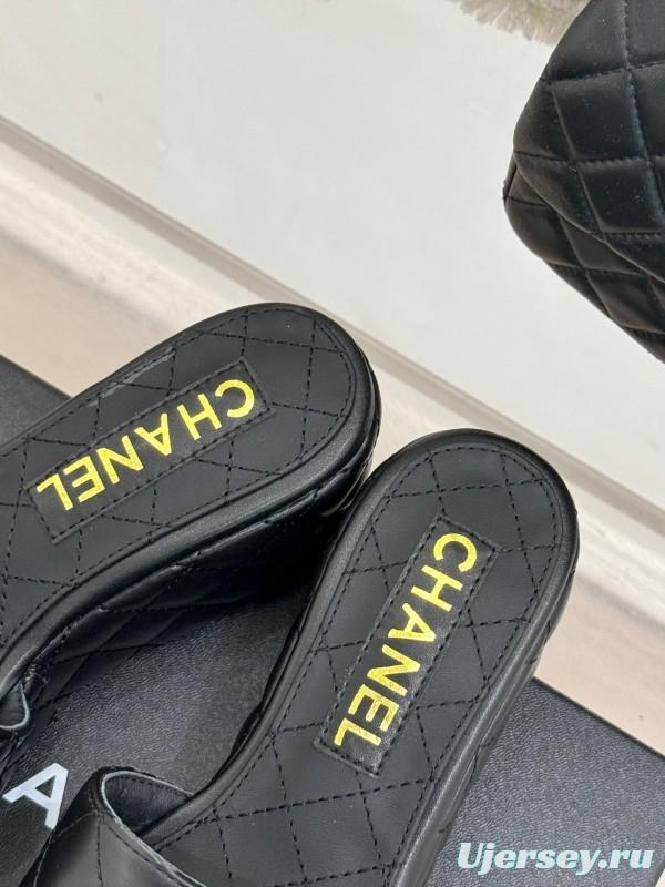 2025 Slippers Chanel Black Leather Slip-On Chain CC Logo