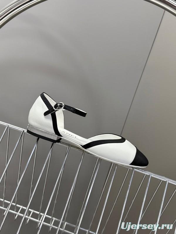 2025 Women Chanel White Black Leather Sandals