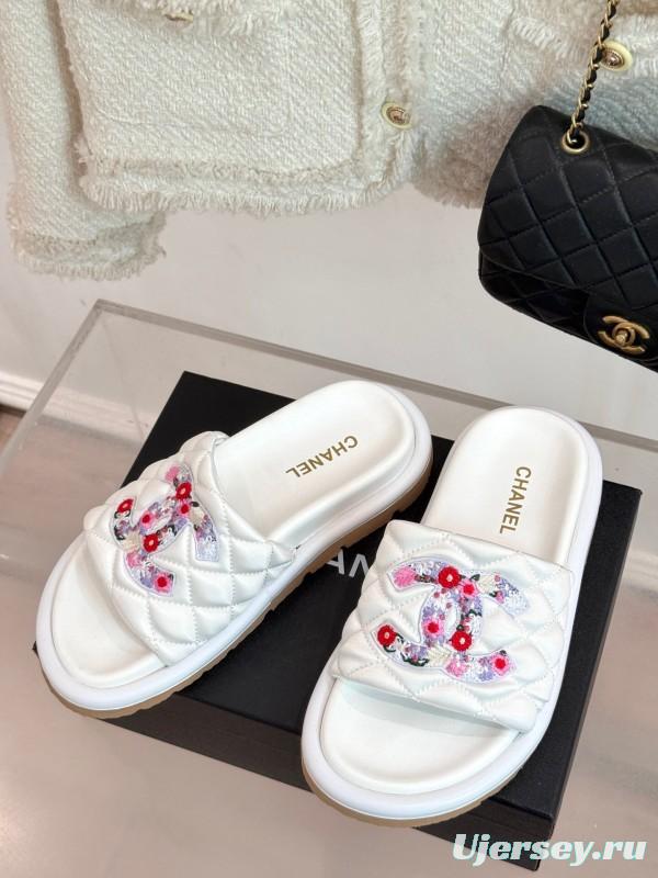 2025 Slippers Chanel White Leather Women Slippers KFY00260