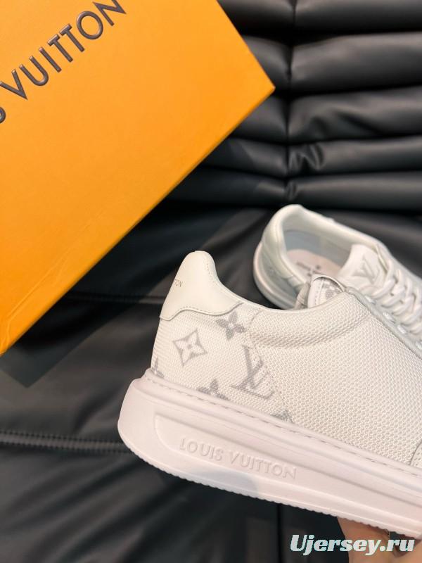 2024 Men Louis Vuitton White Leather Casual Sneakers MJ00400