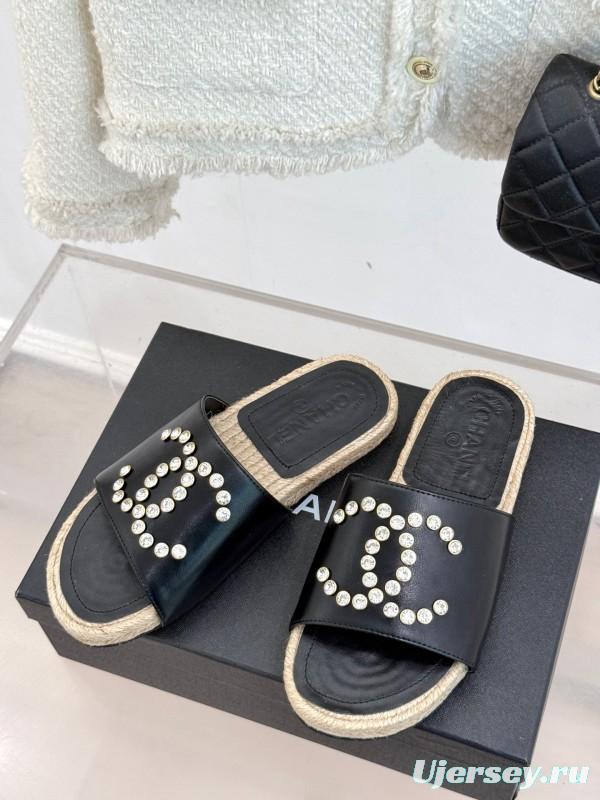 2025 Slippers Chanel Black Leather Slippers