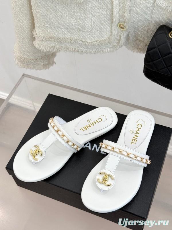 2025 Women Chanel White Leather Slippers CC Chain KFY00250