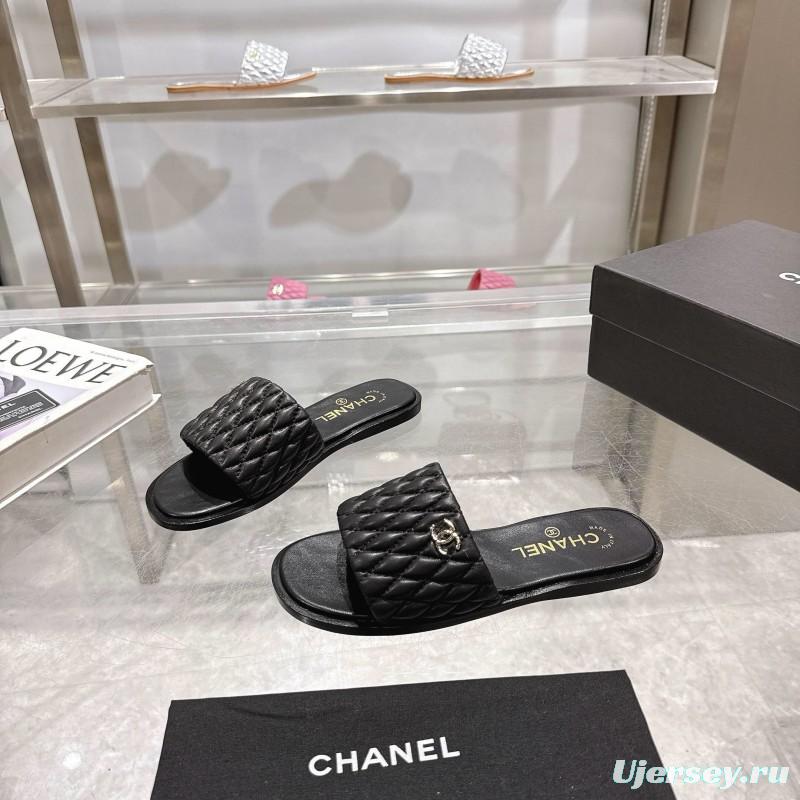 2025 Slippers Chanel Black Quilted Leather Slippers