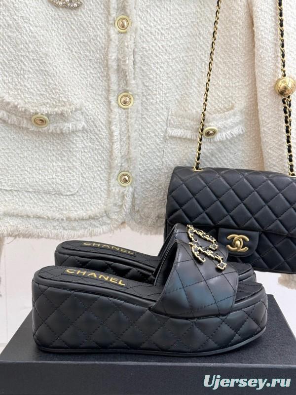 2025 Slippers Chanel Black Leather Slip-On Chain CC Logo