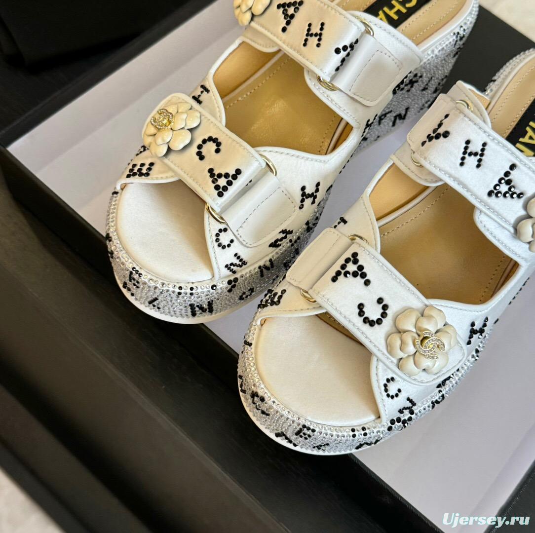 2025 CHANEL White Leather Slippers LY00330