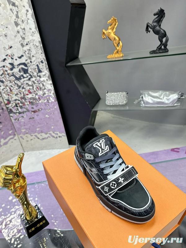 2024 Men Louis Vuitton Black White Leather Suede LV Trainer Sneakers