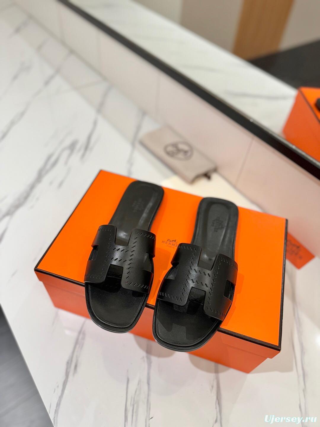 2025 Women Hermès Black Leather Slippers KFY00260