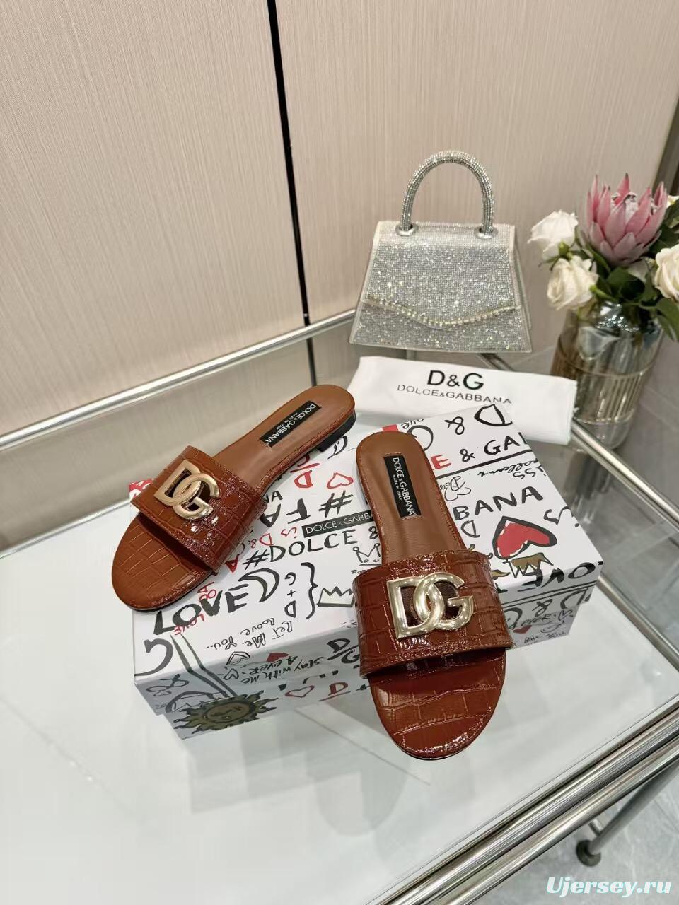 2025 Women Dolce & Gabbana Brown Leather Slippers LY00190