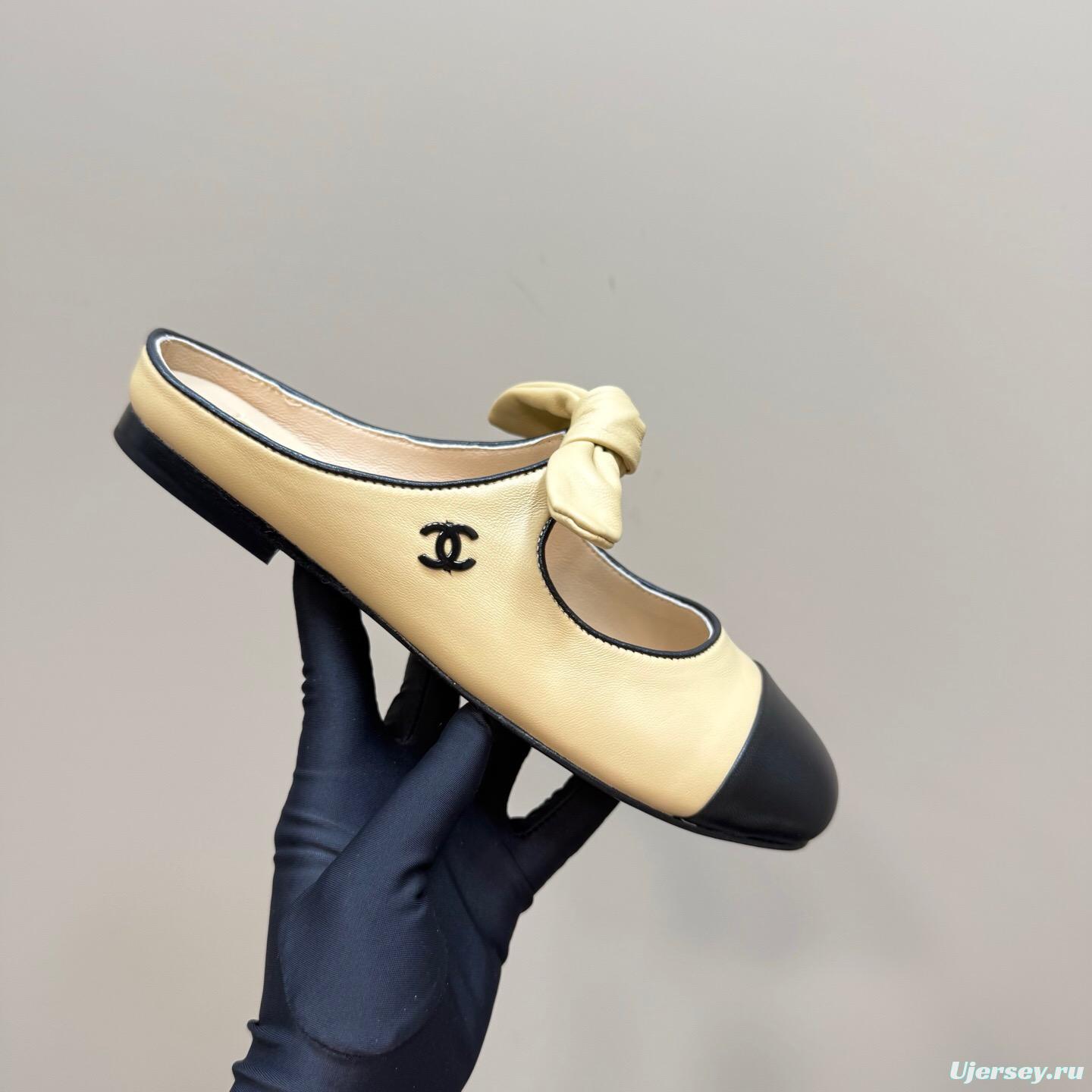 2025 Women Chanel Beige Black Leather Slippers KFY00270