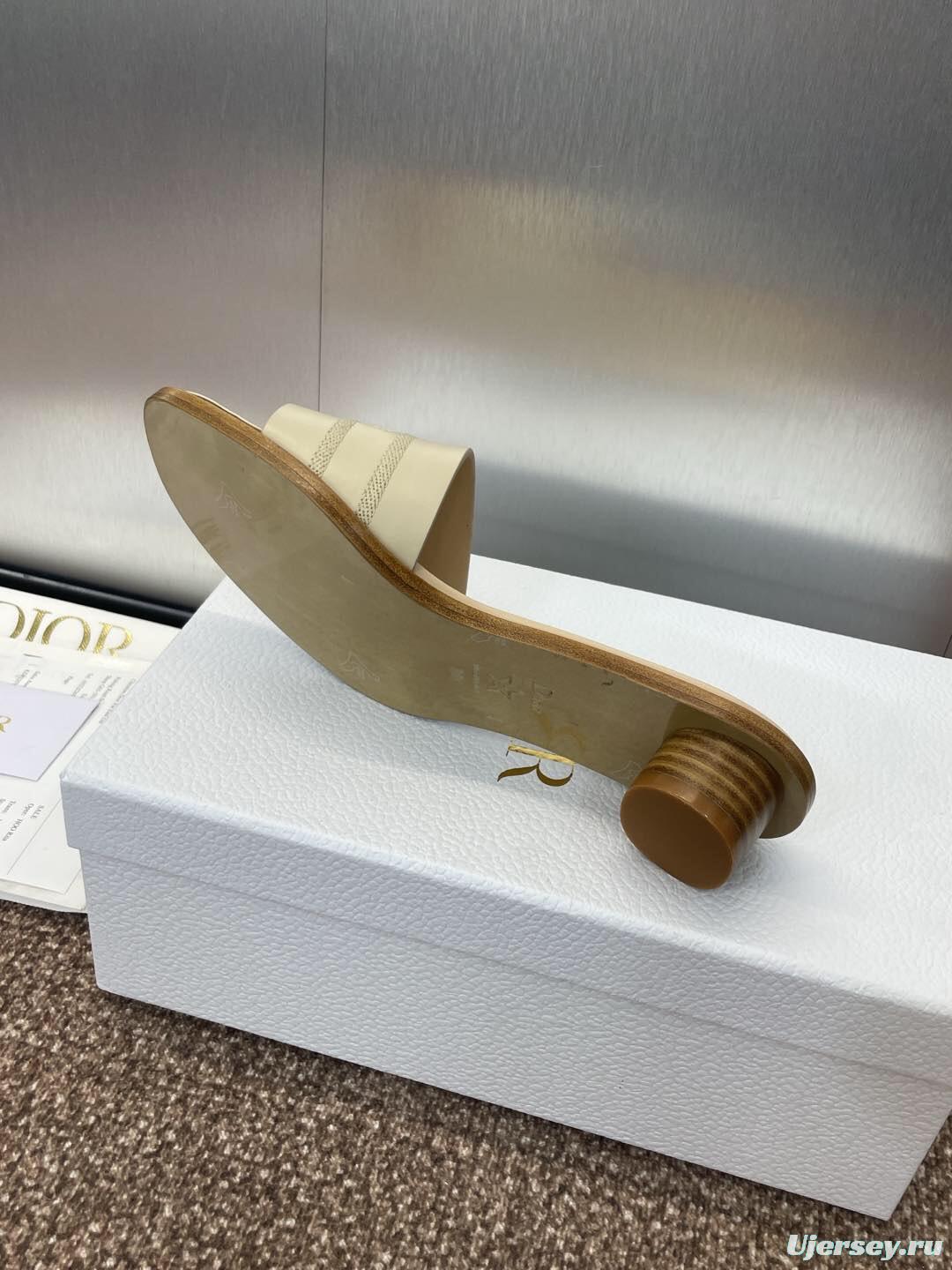 2025 Women Dior Beige Leather Slippers Embroidered KFY00300