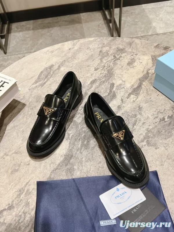 2025 Women Prada Black Leather Loafer KFY00270