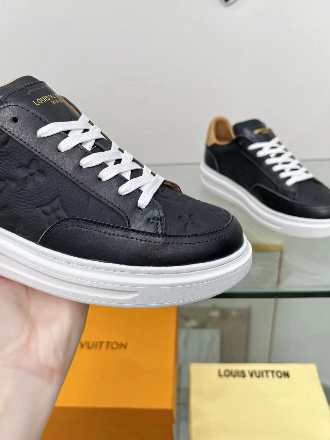 2024 Unisex Louis Vuitton Black Beige Leather Sneakers