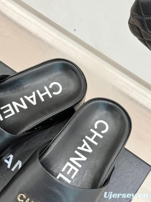 2025 Slippers Chanel Black Leather Slippers KFY00250