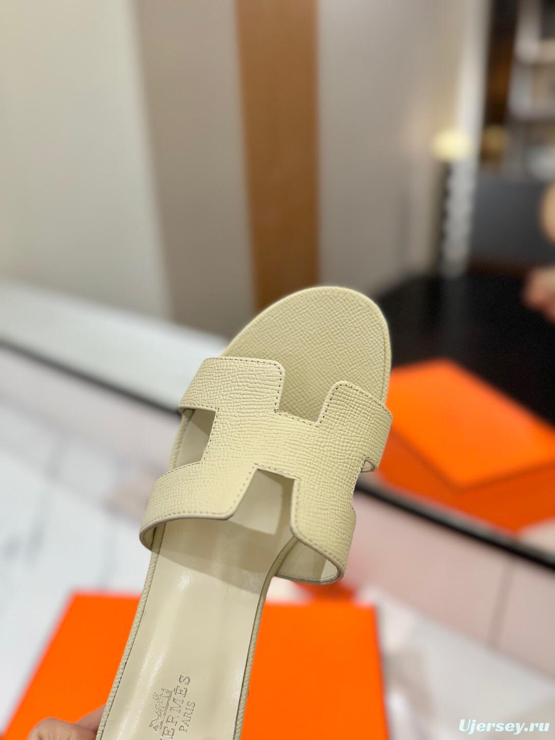 2025 Women Hermès Cream Leather Sandals