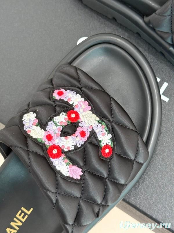 2025 Slippers Chanel Black Silk Women Slippers Embroidered KFY00260