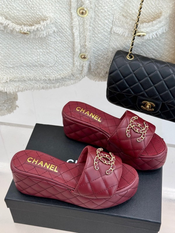 2025 Women Chanel Burgundy Leather Slippers Quilted Double C