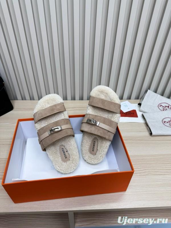 2024 Slippers Hermès Beige Shearling Leather Slippers