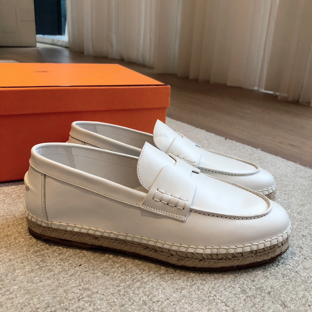 2025 Unisex Hermès White Calfskin Leather Loafers AS00380