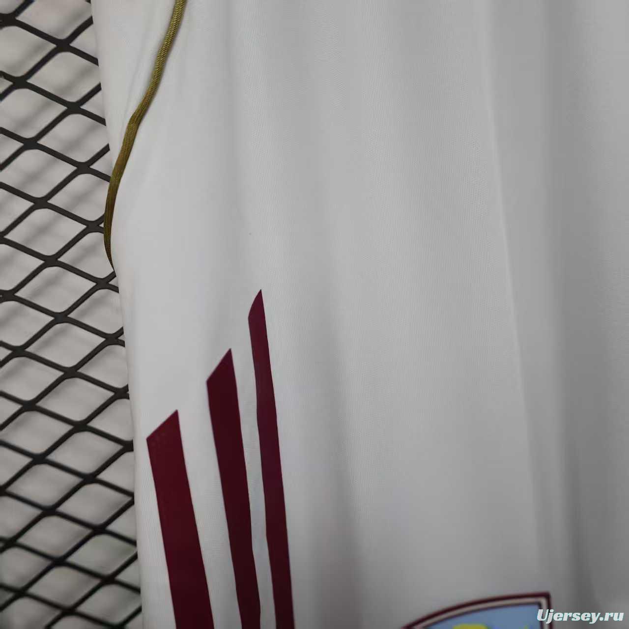 Player Version 25/26 Aston Villa White Shorts