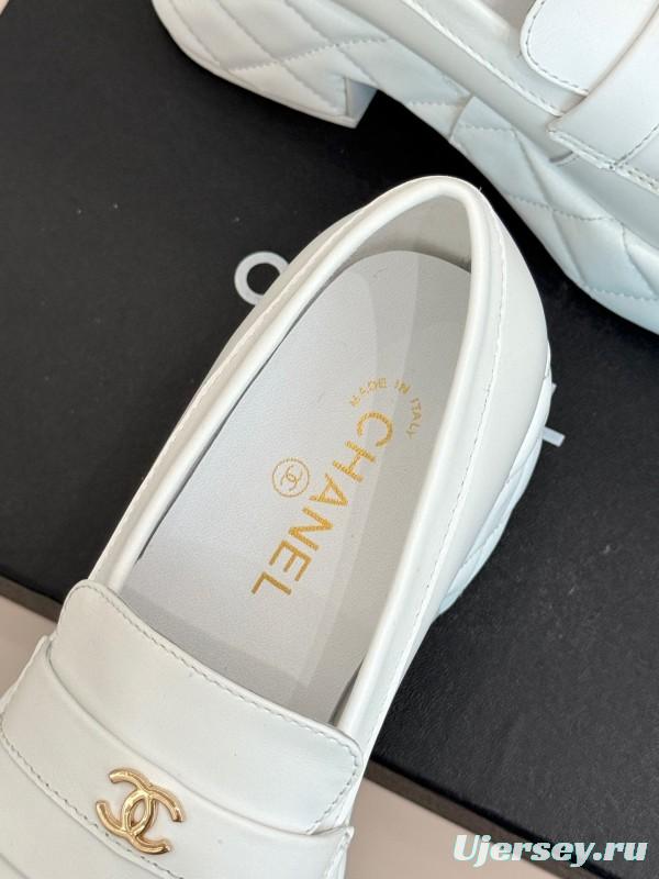 Chanel 25K Fall/Winter New Double C Platform Loafer Shoes with Waterproof Platform - KFY00320