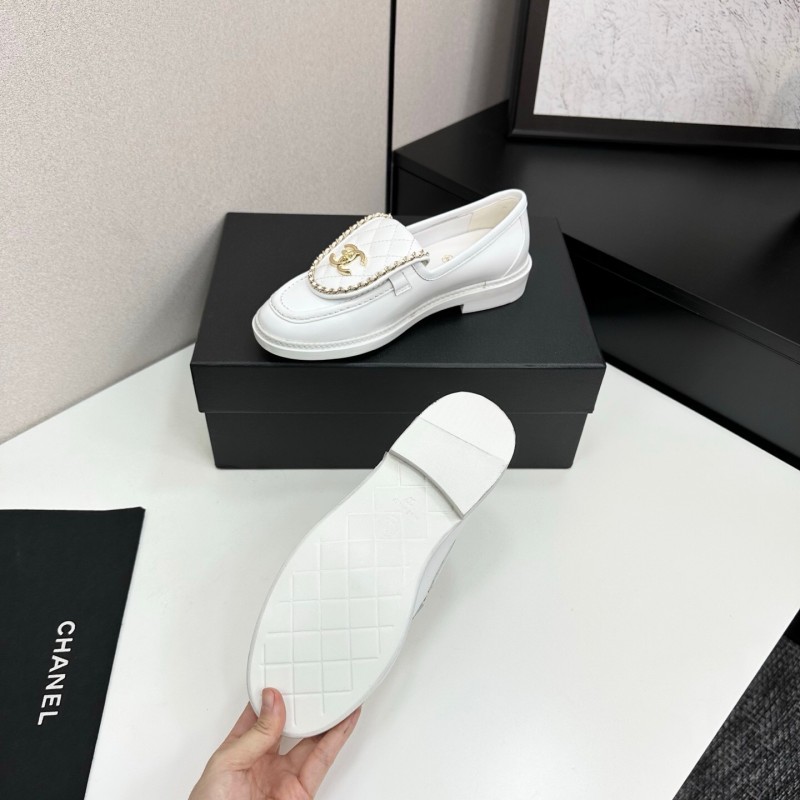 Chanel Classic Flap Chain CC Loafers with Buckle Closure - LY00320
