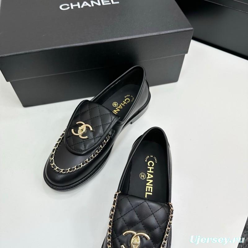 Chanel Classic Flap Chain CC Loafers with Buckle Closure - LY00320