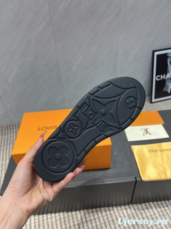 Louis Vuitton Fall/Winter 2025 Snow Boots with Round Toe and Thick Sole - KFY00310