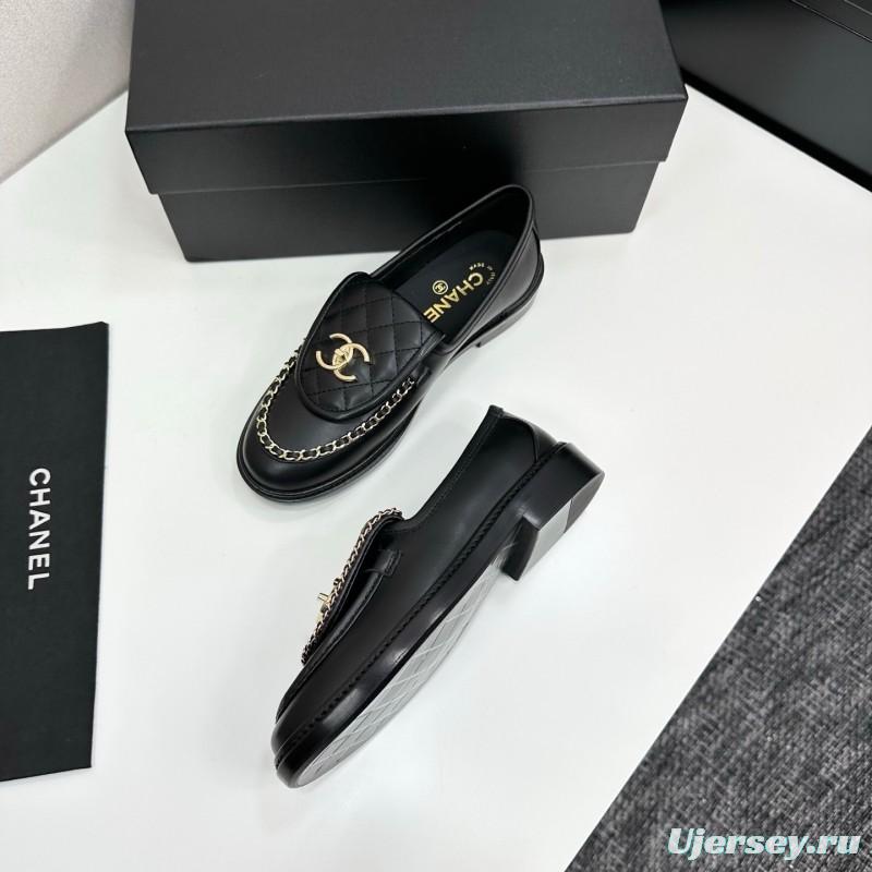 Chanel Classic Flap Chain CC Loafers with Buckle Closure - LY00320