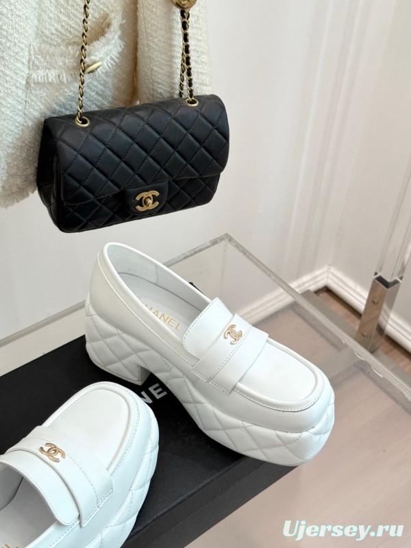 Chanel 25K Fall/Winter New Double C Platform Loafer Shoes with Waterproof Platform - KFY00320