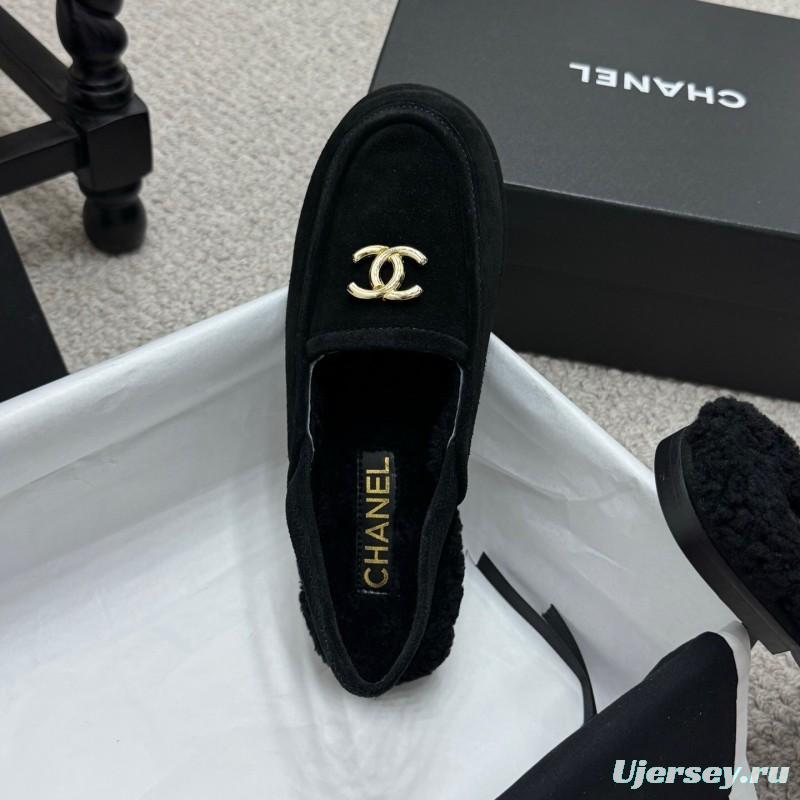 Chanel 2025 SS Teddy Fur Loafers with Double C Logo - KFY00300