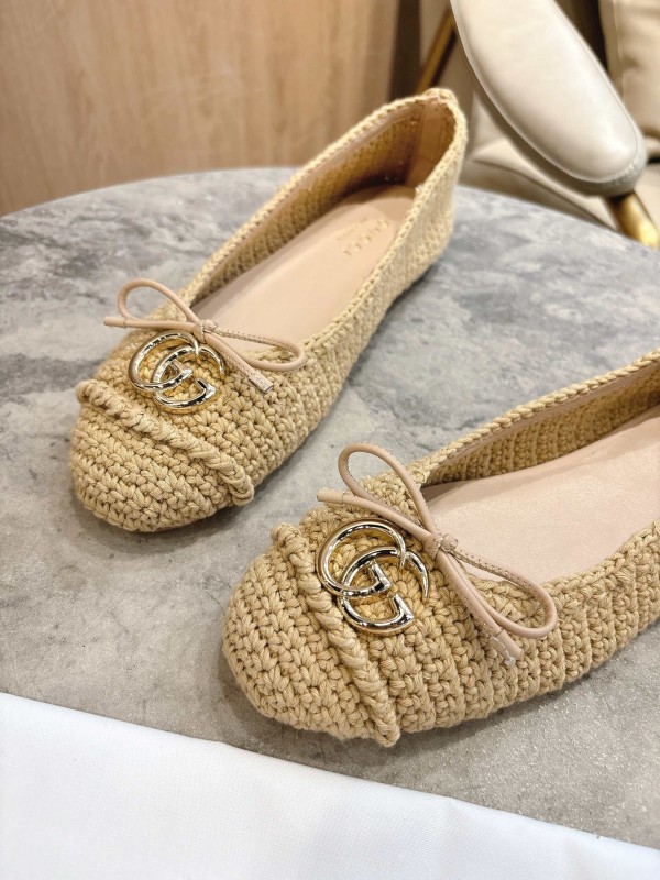 Gucci Ballet Flats with Leather Sole and Bow Detail - LY00320